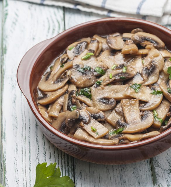 Garlic mushrooms with white wine and parsley