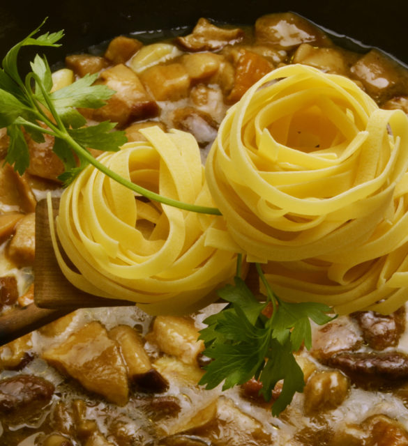 Tagliatelle con porcini Cucina italiana Italian cuisine